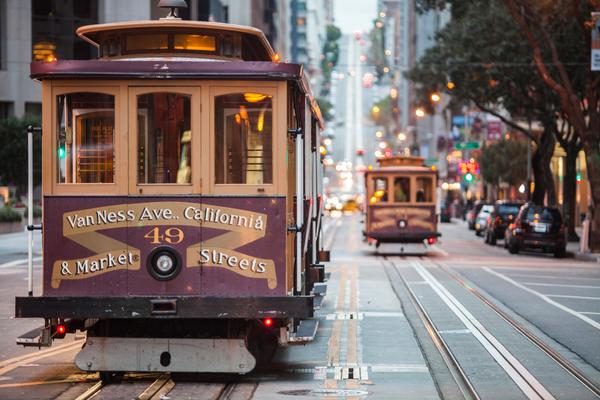 Cable-cars-on-city-street -San-Francisco -California